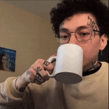 https://media.tenor.com/j8ikNNLhUx8AAAAM/%D1%82%D1%80%D0%B8-%D0%B4%D0%BD%D1%8F-%D0%B4%D0%BE%D0%B6%D0%B4%D1%8F-%D0%B3%D0%BB%D0%B5%D0%B1-%D0%B2%D0%B8%D0%BA%D1%82%D0%BE%D1%80%D0%BE%D0%B2.gif