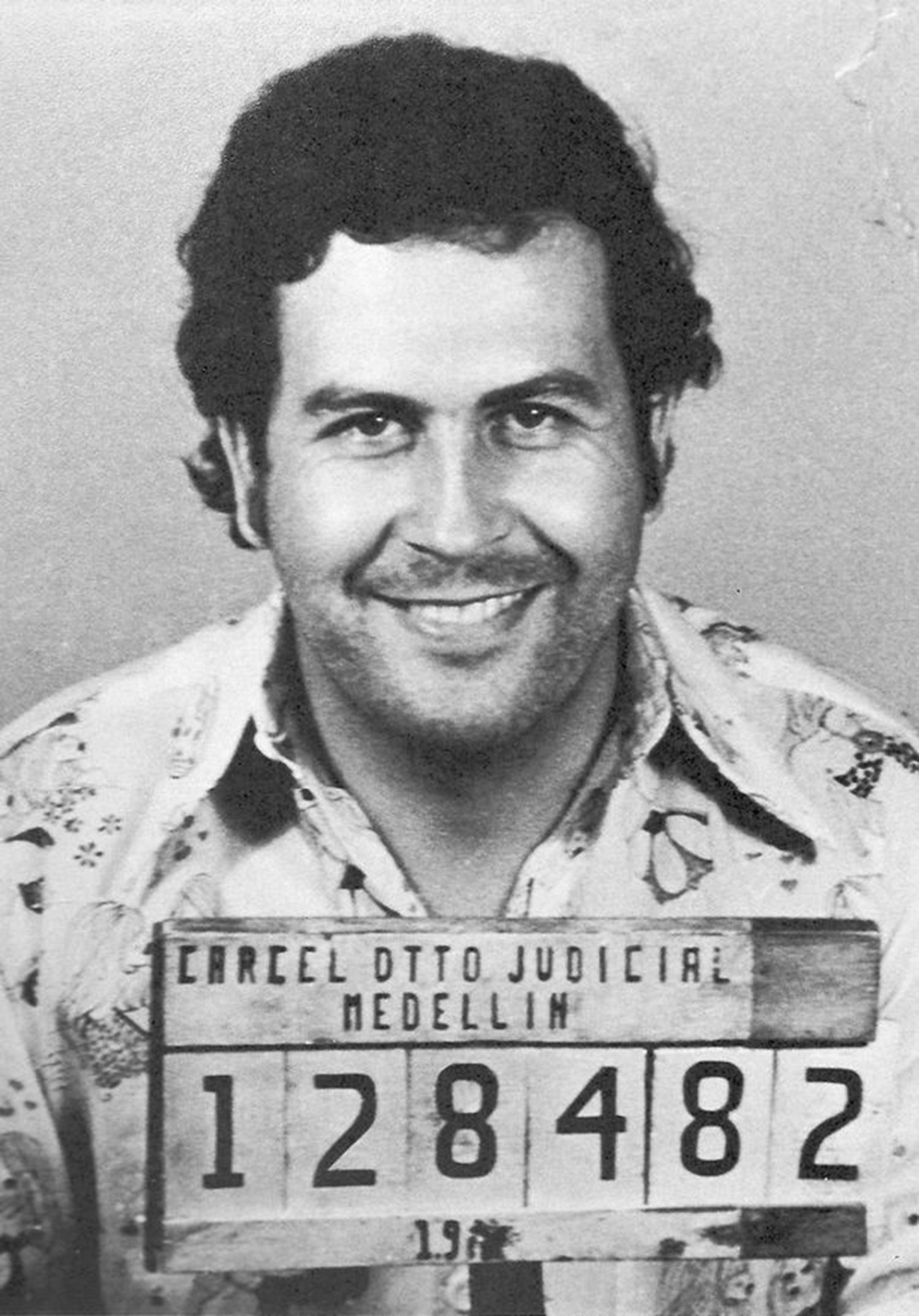 https://upload.wikimedia.org/wikipedia/commons/9/9a/Pablo_Escobar_Mug.jpg
