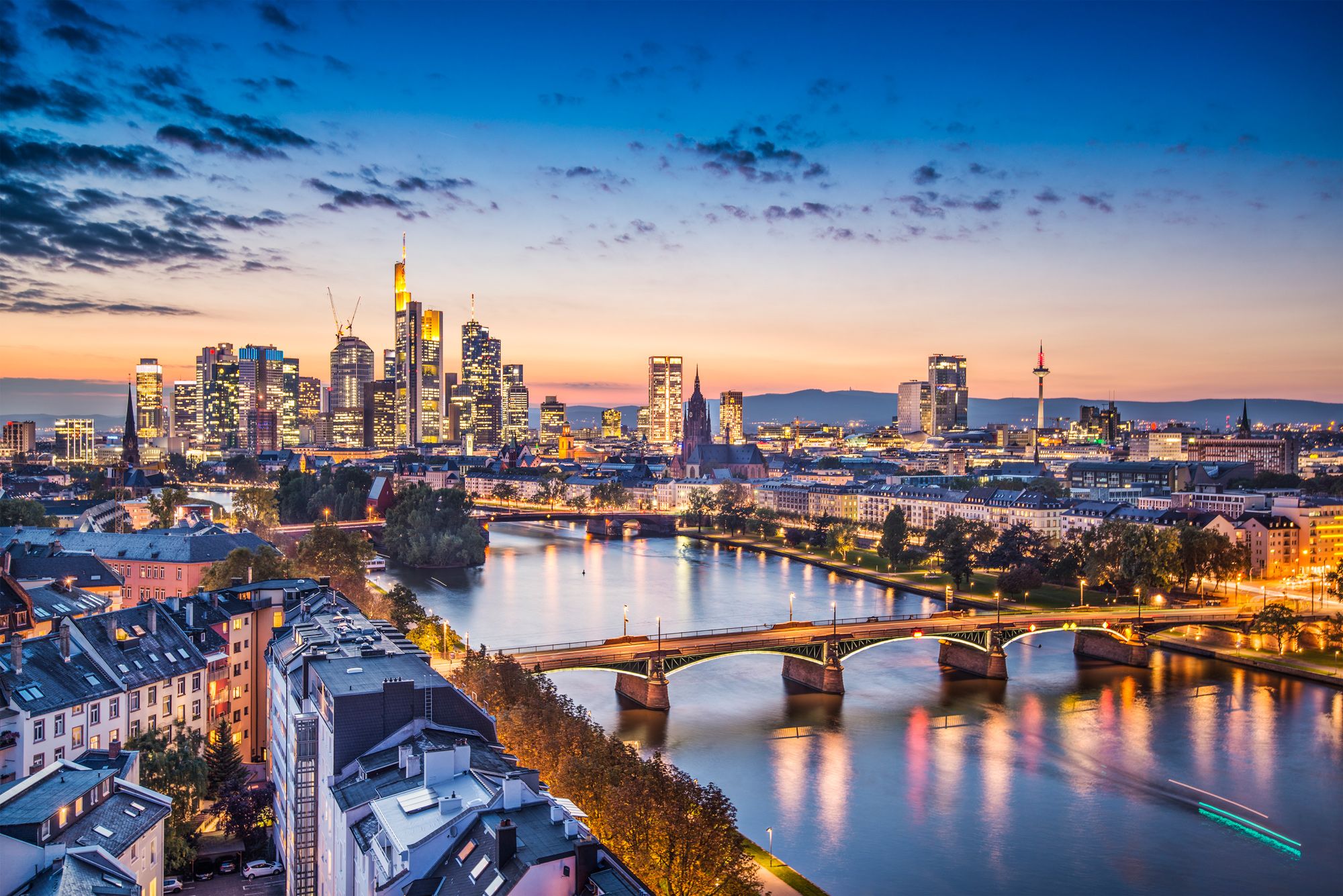 https://www.deutschland.de/sites/default/files/media/image/TdT_05032020_Frankfurt_Skyline.jpg